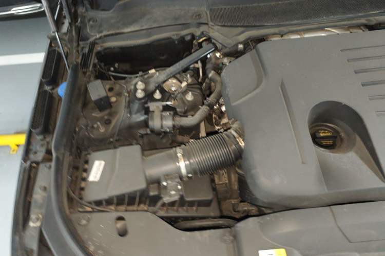 Used Land Rover Range Sport 2021 3.0 L6 YAO Black Edition Engine Bay Right