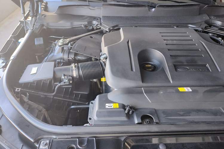 Used Land Rover Range Sport 2021 3.0 L6 YAO Black Edition Engine Bay Right