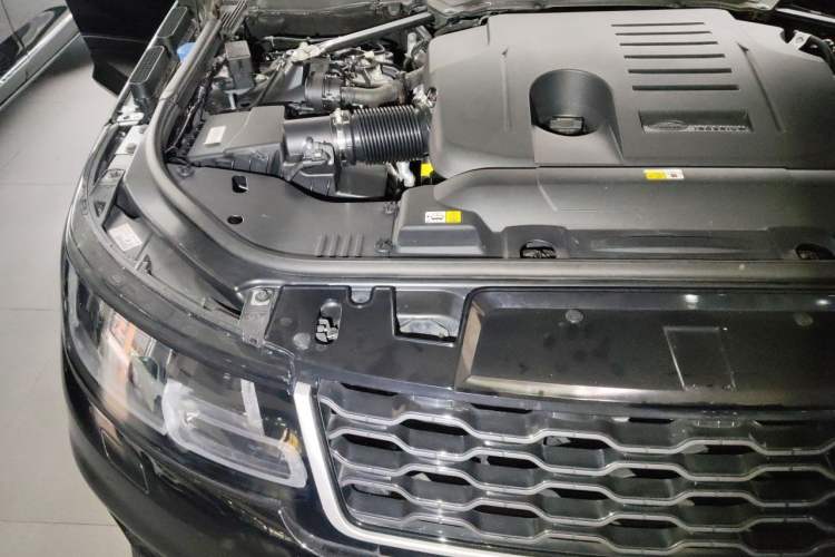 Used Land Rover Range Sport 2021 3.0 L6 SE Engine Bay Right