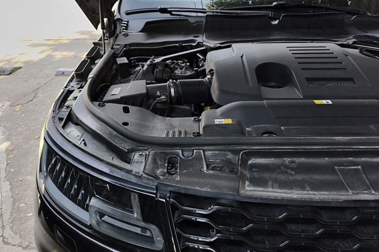 Used Land Rover Range Sport 2021 3.0 L6 YAO Black Edition Engine Bay Right