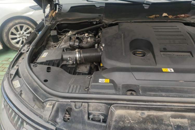 Used Land Rover Range Sport 2021 3.0 L6 YAO Black Edition Engine Bay Right