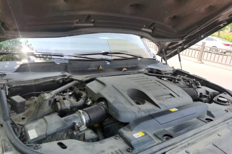 Used Land Rover Range Sport 2021 3.0 L6 SE Engine Bay Right