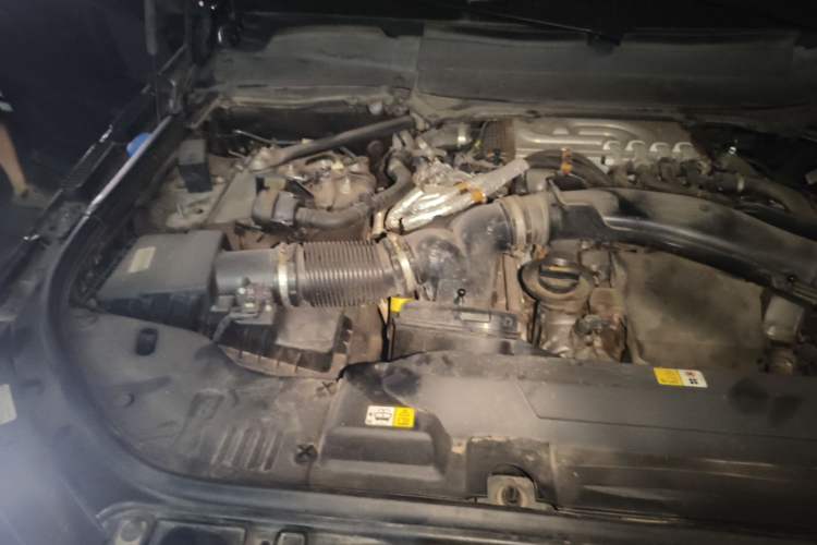 Used Land Rover Range Sport 2021 3.0 L6 YAO Black Edition Engine Bay Right