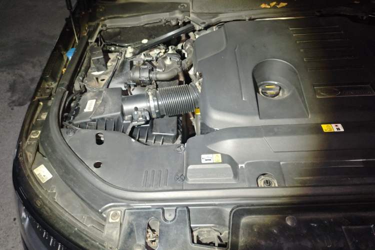 Used Land Rover Range Sport 2021 3.0 L6 YAO Black Edition Engine Bay Right