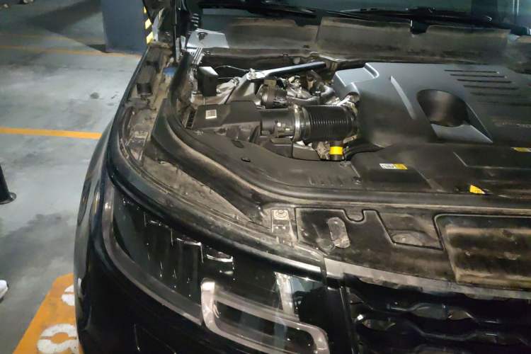 Used Land Rover Range Sport 2021 3.0 L6 YAO Black Edition Engine Bay Right