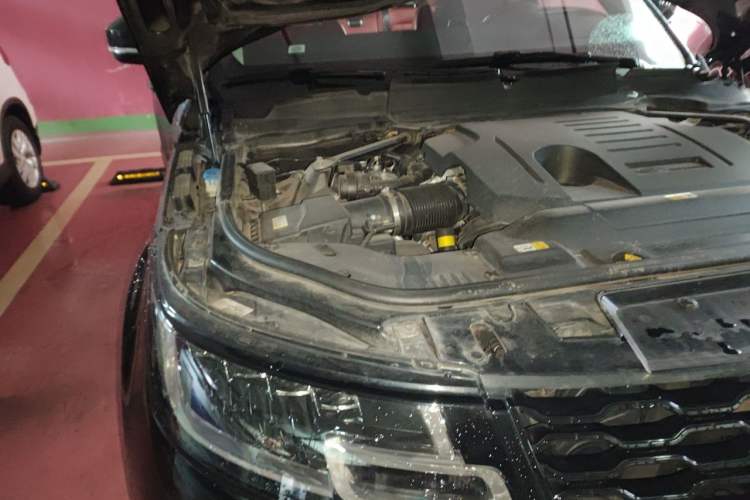 Used Land Rover Range Sport 2021 3.0 L6 YAO Black Edition Engine Bay Right