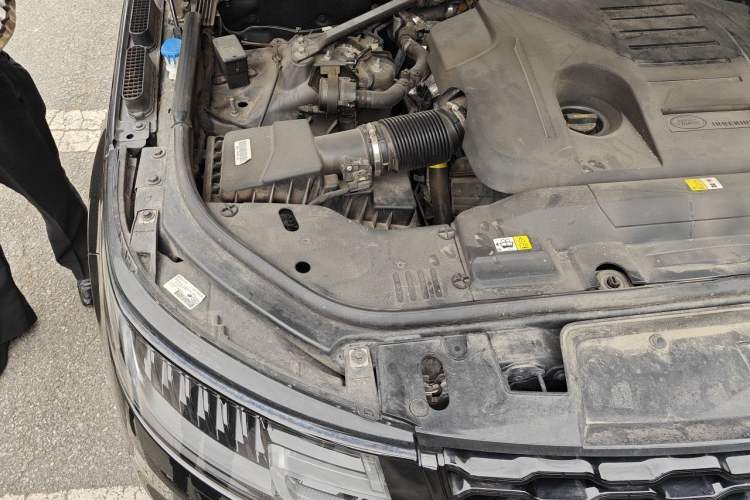 Used Land Rover Range Sport 2021 3.0 L6 YAO Black Edition Engine Bay Right