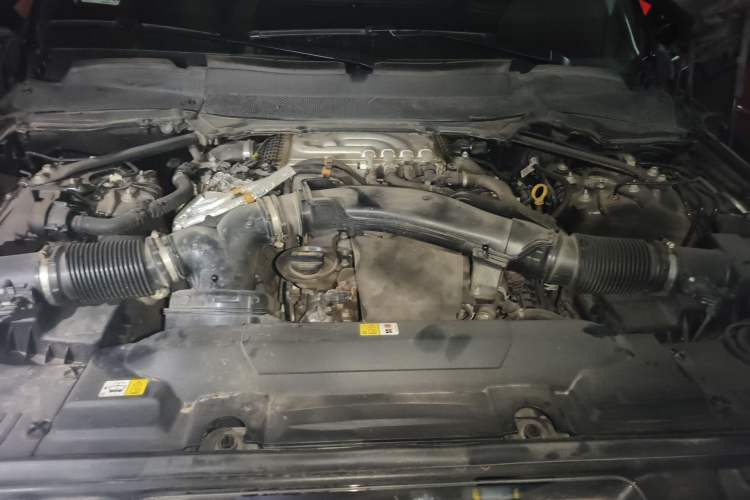 Used Land Rover Range Sport 2021 3.0 L6 YAO Black Edition Engine Bay