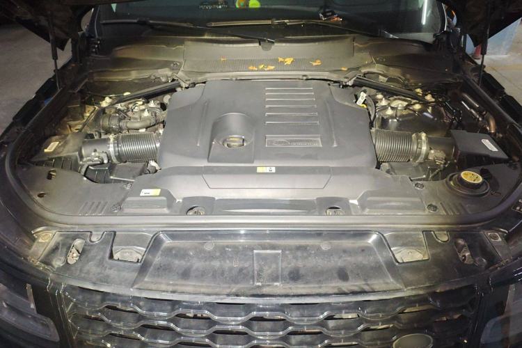 Used Land Rover Range Sport 2021 3.0 L6 YAO Black Edition Engine Bay