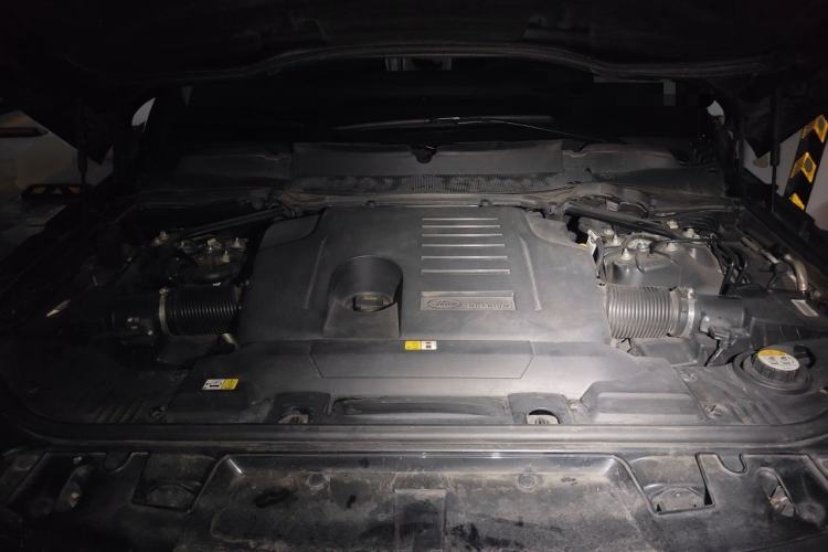 Used Land Rover Range Sport 2021 3.0 L6 SE Engine Bay
