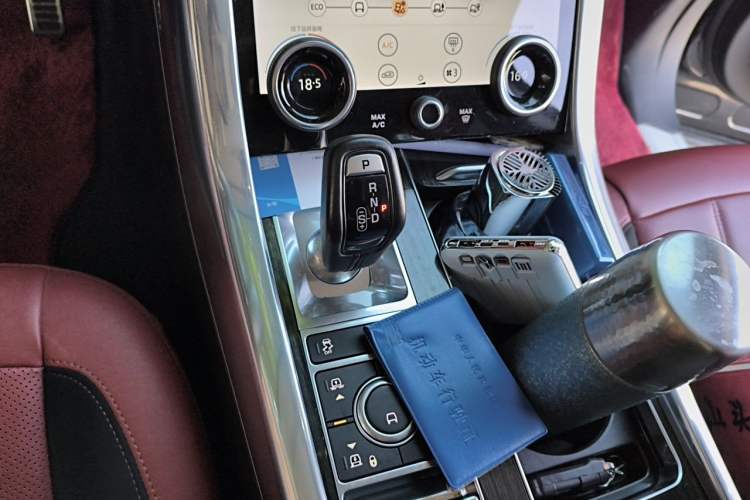 Used Land Rover Range Sport 2021 3.0 L6 YAO Black Edition Gear Lever