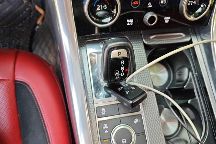 Used Land Rover Range Sport 2021 3.0 L6 YAO Black Edition Gear Lever