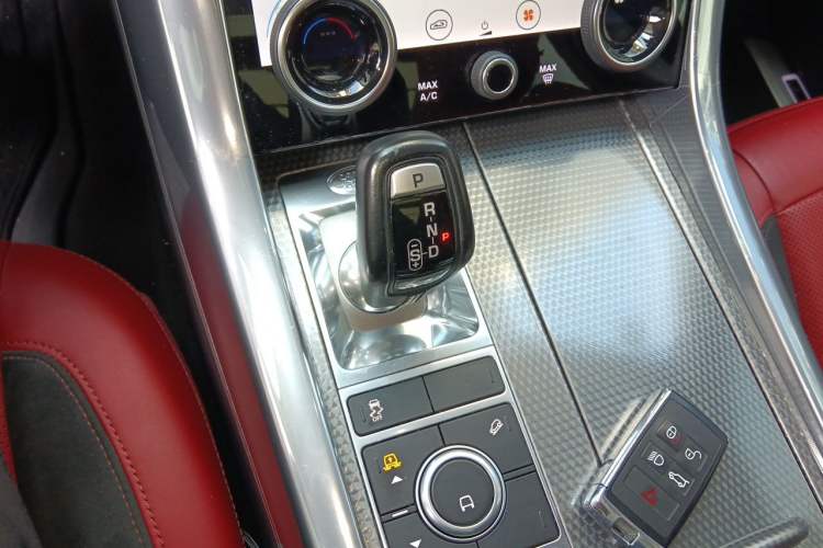 Used Land Rover Range Sport 2021 3.0 L6 YAO Black Edition Gear Lever