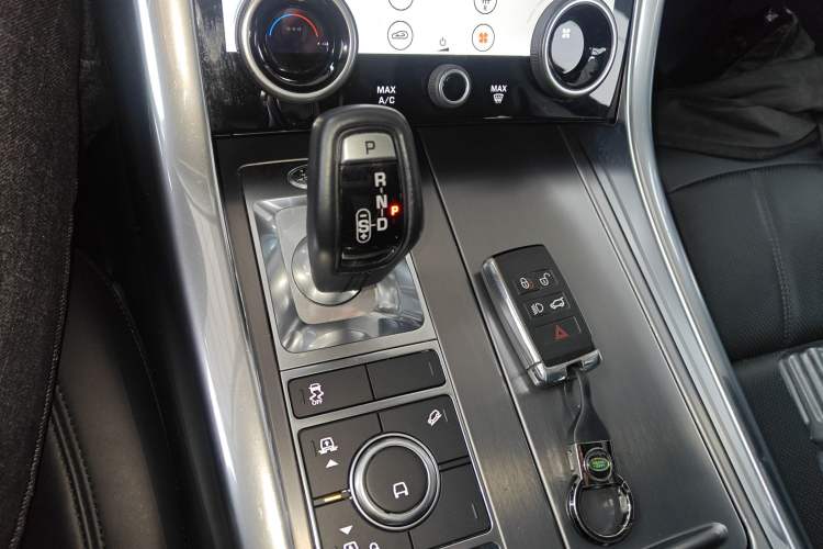 Used Land Rover Range Sport 2021 3.0 L6 SE Gear Lever