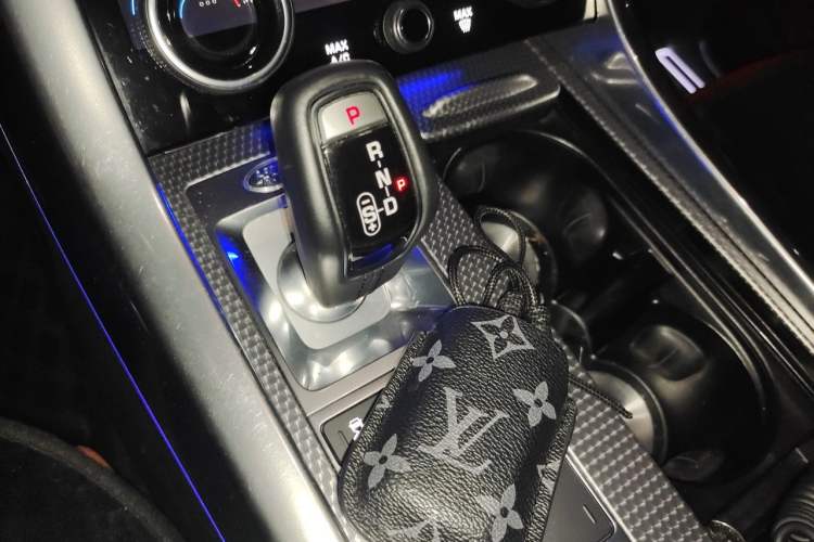 Used Land Rover Range Sport 2021 3.0 L6 YAO Black Edition Gear Lever