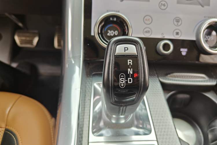 Used Land Rover Range Sport 2021 3.0 L6 YAO Black Edition Gear Lever