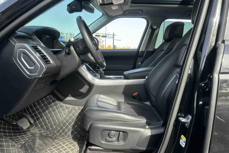 Used Land Rover Range Sport 2021 3.0 L6 SE Interior 10