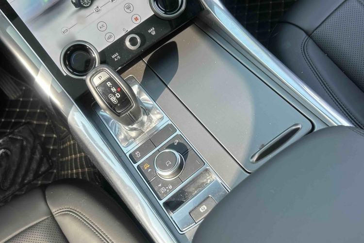 Used Land Rover Range Sport 2021 3.0 L6 SE Interior 13