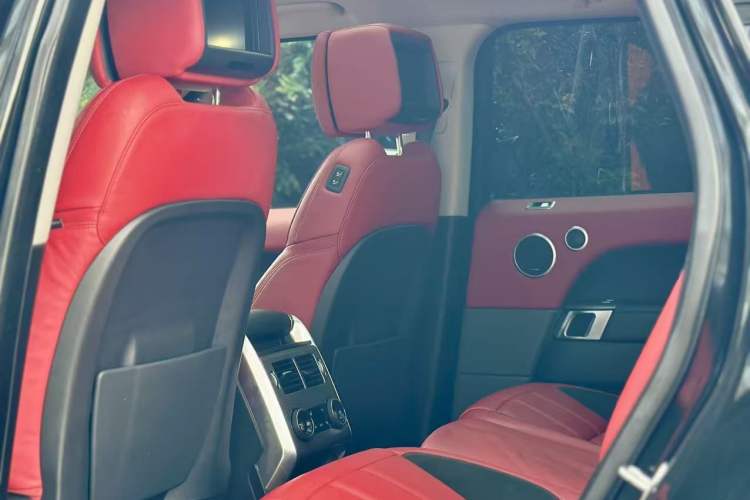 Used Land Rover Range Sport 2021 3.0 L6 YAO Black Edition Interior 2