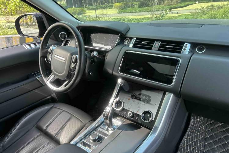 Used Land Rover Range Sport 2021 3.0 L6 SE Interior 4