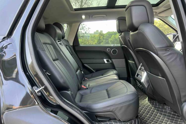 Used Land Rover Range Sport 2021 3.0 L6 SE Interior 6
