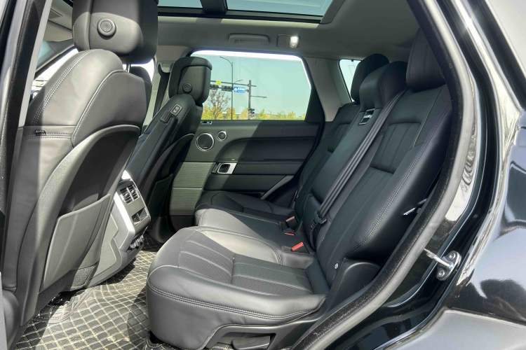 Used Land Rover Range Sport 2021 3.0 L6 SE Interior 7
