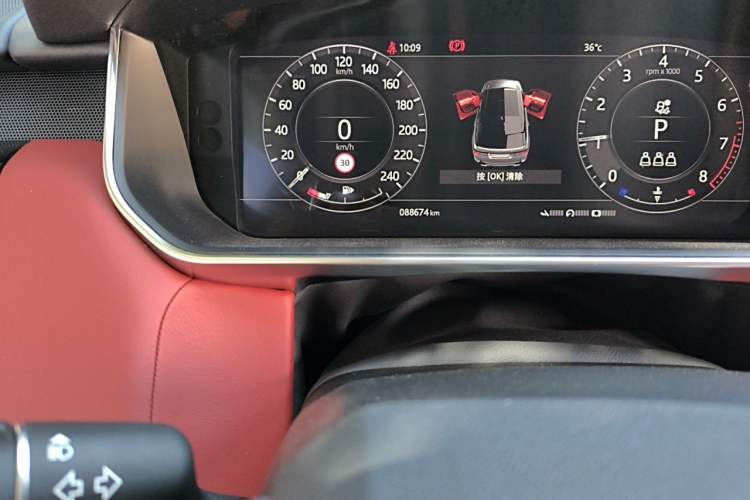 Used Land Rover Range Sport 2021 3.0 L6 YAO Black Edition Odometer Close Up