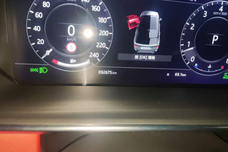 Used Land Rover Range Sport 2021 3.0 L6 YAO Black Edition Odometer Close Up