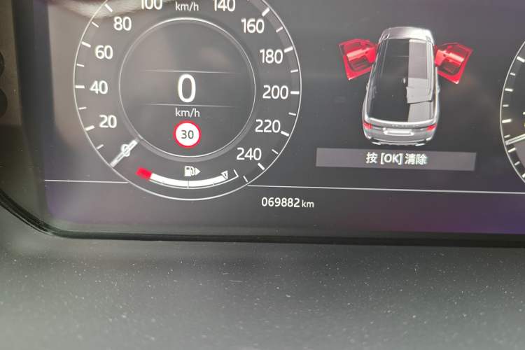 Used Land Rover Range Sport 2021 3.0 L6 YAO Black Edition Odometer Close Up