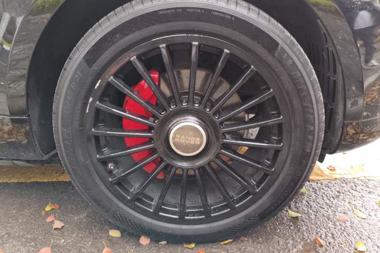 Used Land Rover Range Sport 2021 3.0 L6 YAO Black Edition Right Front Wheel Hub