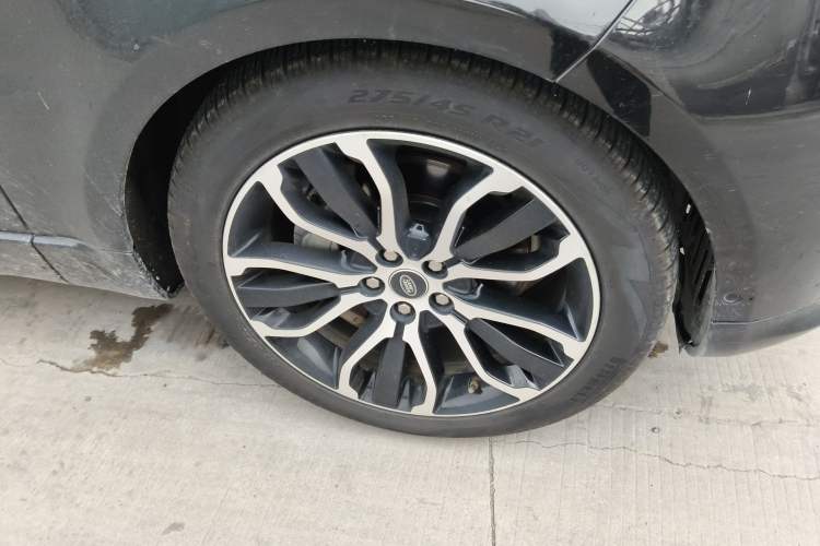 Used Land Rover Range Sport 2021 3.0 L6 YAO Black Edition Right Front Wheel Hub
