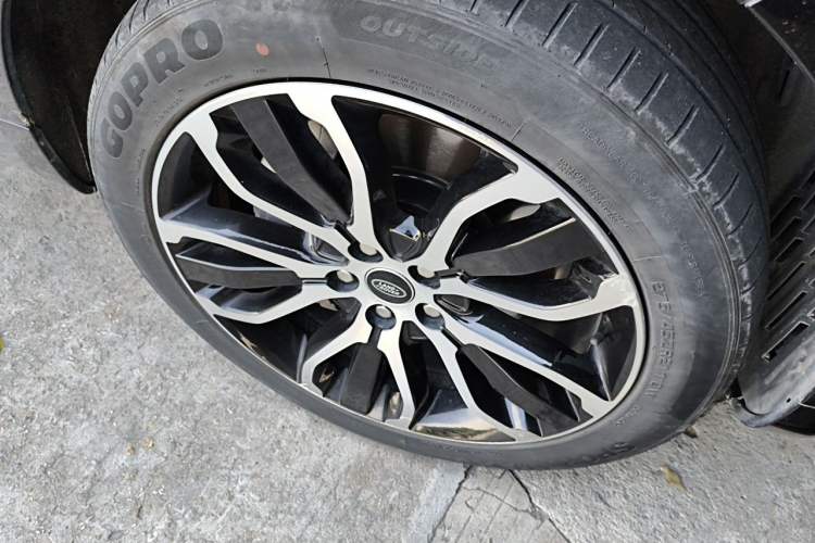 Used Land Rover Range Sport 2021 3.0 L6 YAO Black Edition Right Front Wheel Hub