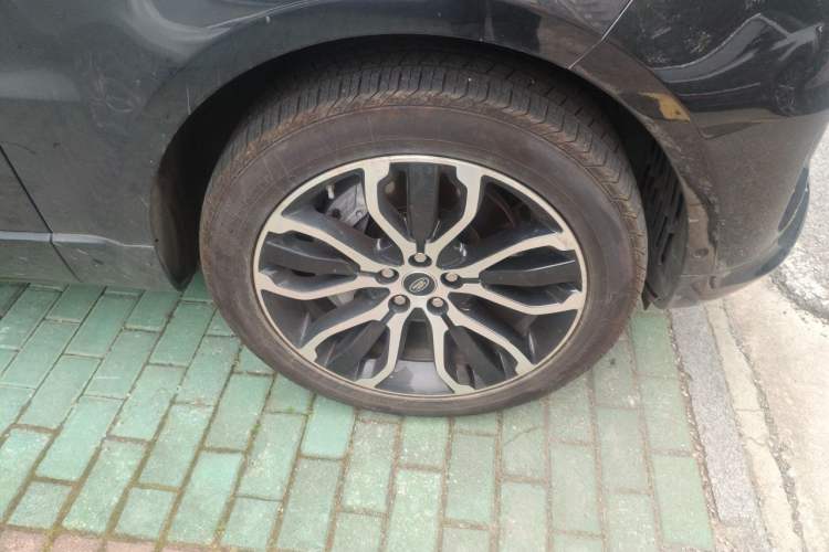 Used Land Rover Range Sport 2021 3.0 L6 YAO Black Edition Right Front Wheel Hub