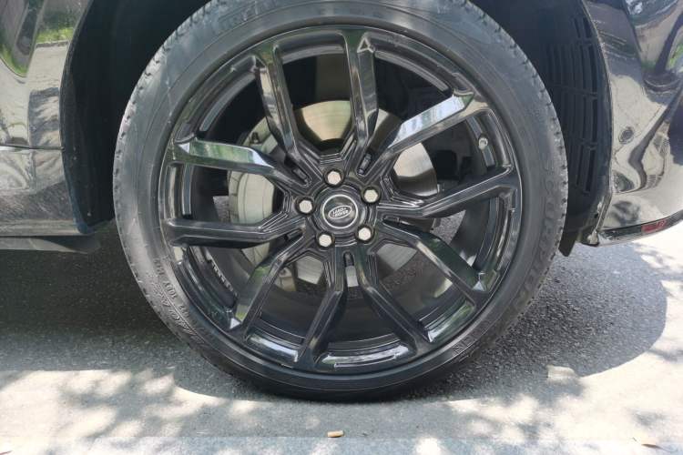 Used Land Rover Range Sport 2021 3.0 L6 SE Right Front Wheel Hub