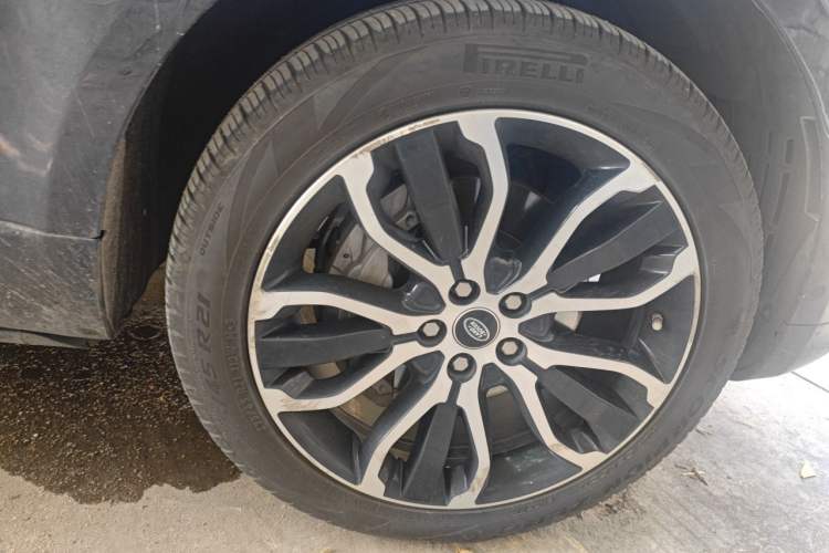 Used Land Rover Range Sport 2021 3.0 L6 YAO Black Edition Right Front Wheel Hub