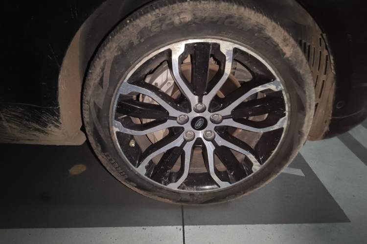 Used Land Rover Range Sport 2021 3.0 L6 YAO Black Edition Right Front Wheel Hub