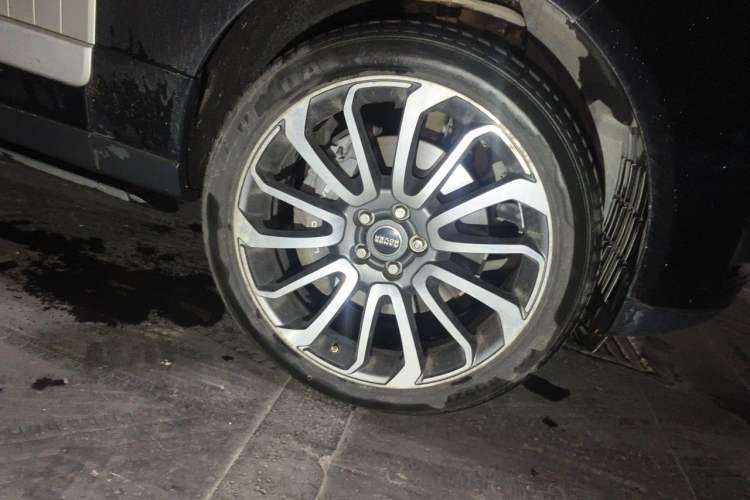 Used Land Rover Range Sport  Right Front Wheel Hub
