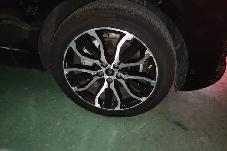 Used Land Rover Range Sport 2021 3.0 L6 YAO Black Edition Right Front Wheel Hub