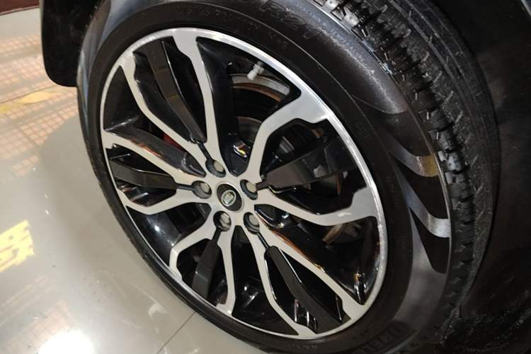 Used Land Rover Range Sport 2021 3.0 L6 YAO Black Edition Right Rear Wheel Hub