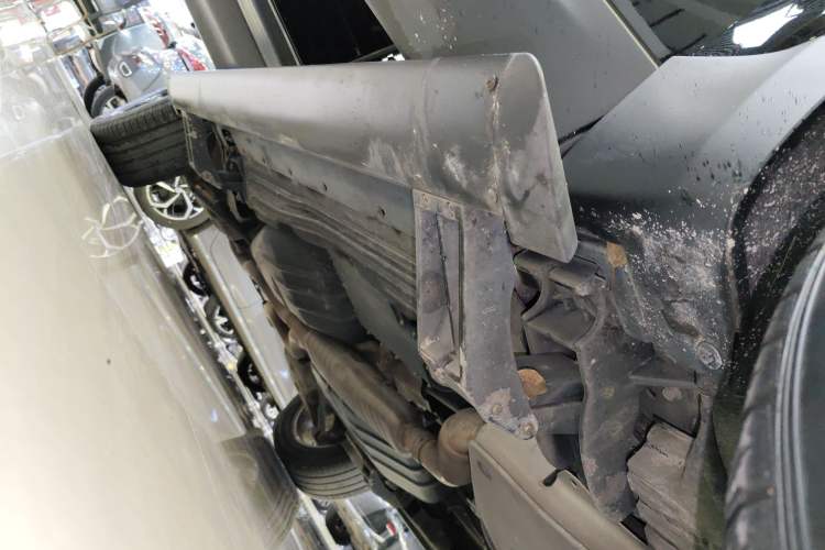Used Land Rover Range Sport 2021 3.0 L6 SE Right Side Sill