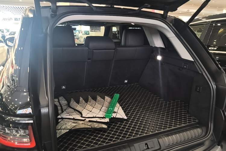Used Land Rover Range Sport 2021 3.0 L6 SE Trunk