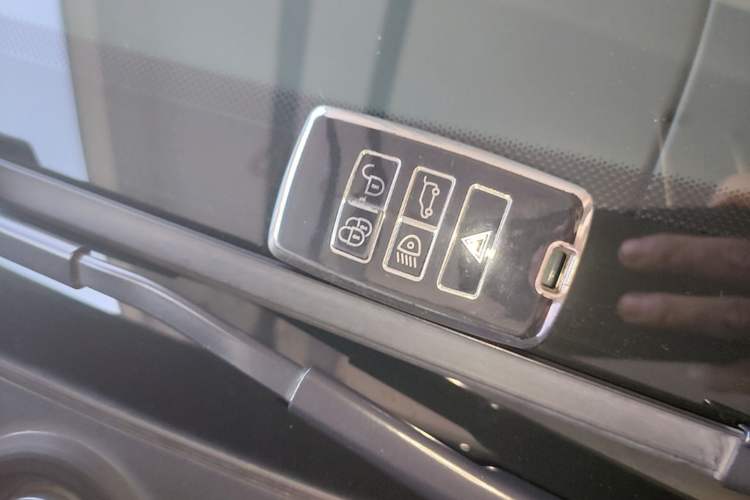 Used Land Rover Range Sport 2021 3.0 L6 YAO Black Edition Vehicle Key