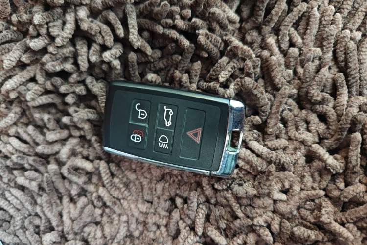 Used Land Rover Range Sport 2021 3.0 L6 YAO Black Edition Vehicle Key