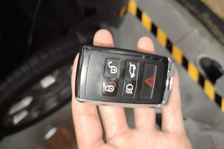 Used Land Rover Range Sport 2021 3.0 L6 YAO Black Edition Vehicle Key
