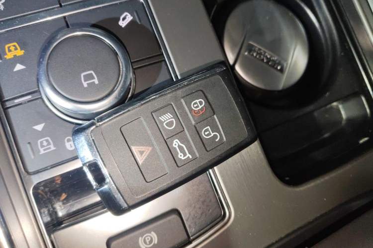 Used Land Rover Range Sport 2021 3.0 L6 SE Vehicle Key