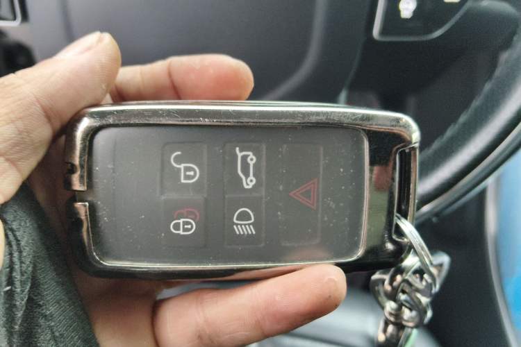 Used Land Rover Range Sport 2021 3.0 L6 YAO Black Edition Vehicle Key