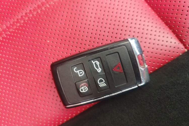 Used Land Rover Range Sport 2021 3.0 L6 YAO Black Edition Vehicle Key