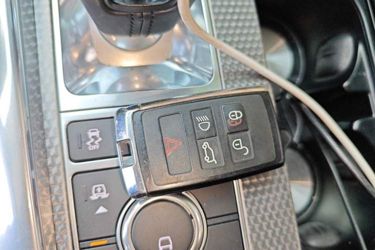 Used Land Rover Range Sport 2021 3.0 L6 YAO Black Edition Vehicle Key