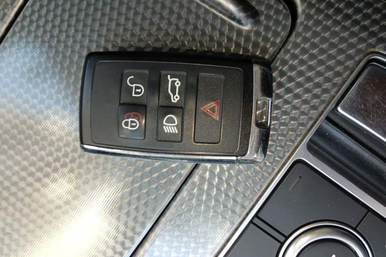 Used Land Rover Range Sport 2021 3.0 L6 YAO Black Edition Vehicle Key