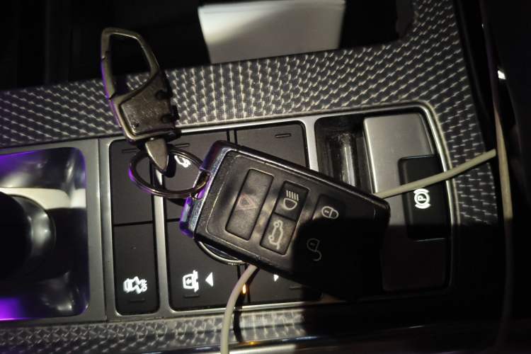 Used Land Rover Range Sport 2021 3.0 L6 YAO Black Edition Vehicle Key